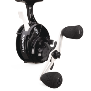 Köp 13 Fishing Black Betty Freefall GHOST Aluminium - LH på MiEKO!