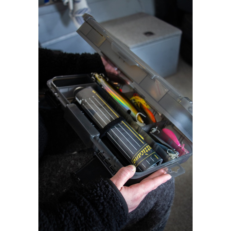 Köp Hurricane Beteslåda 36x24,5x7,8cm (2-våning) på MiEKOfishing.se!